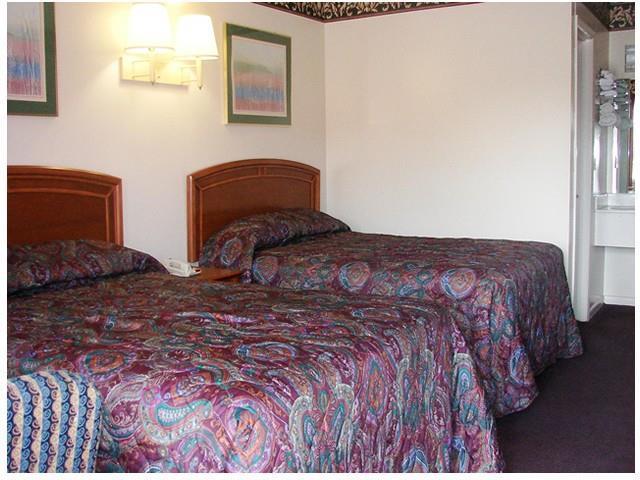 Passport Inn Perry Room photo