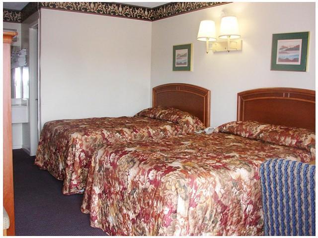 Passport Inn Perry Room photo